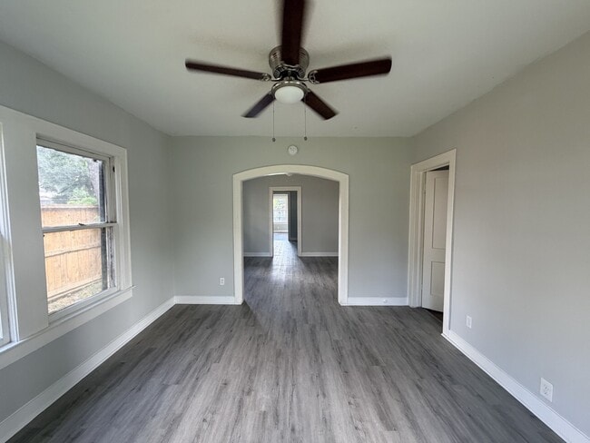 Photo - 824 Curtin St