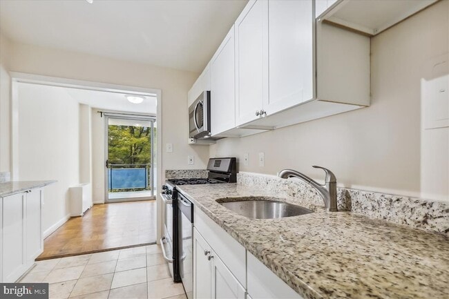 Photo - 10401 Grosvenor Pl Unidad 427