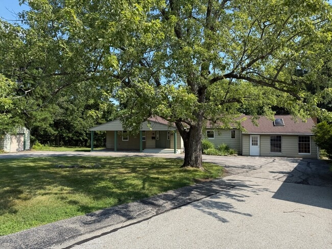 Building Photo - 511 E Royalton Rd Rental