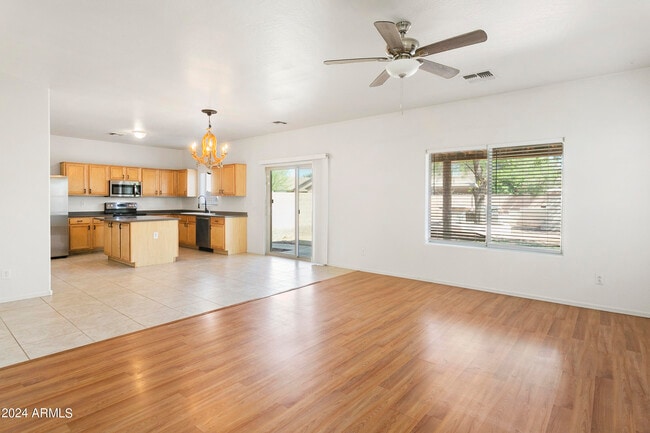 Photo - 1042 W Desert Basin Dr