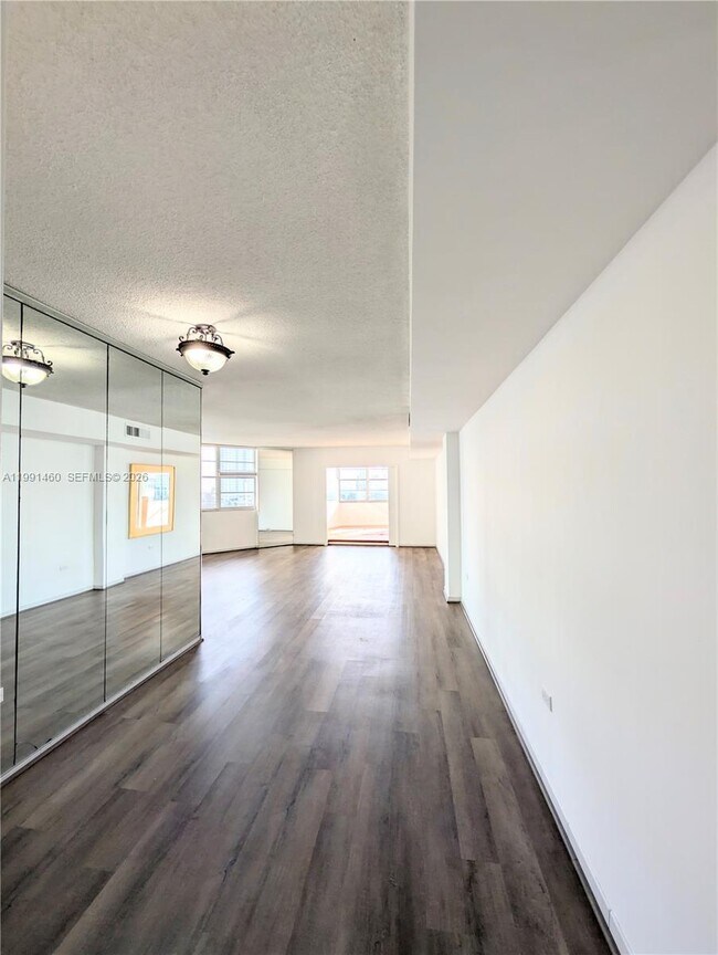 Photo - 905 Brickell Bay Dr Unidad 531