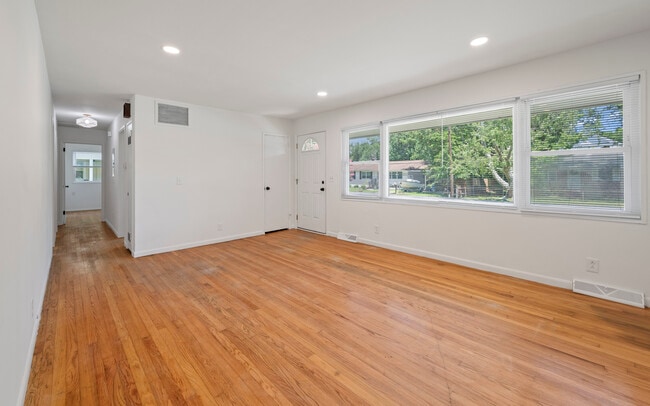 Photo - 1115 San Juan Ave