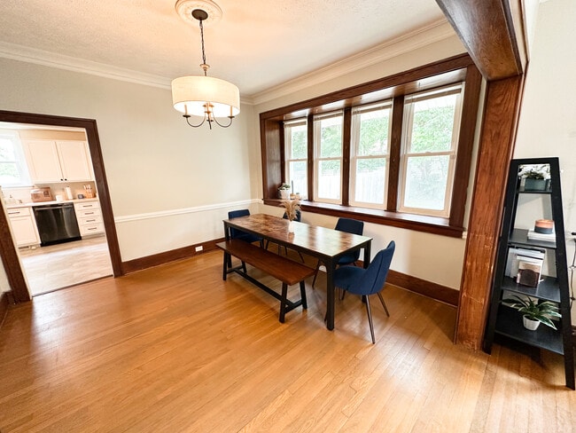 Photo - 455 Delaware St SE