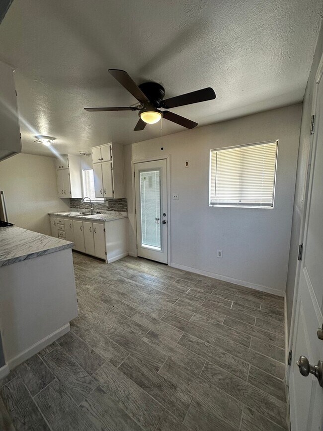 Photo - 2206 Lyndale Dr