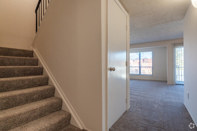 The Eyrie - Staircase - Eagles Eyrie Apartments