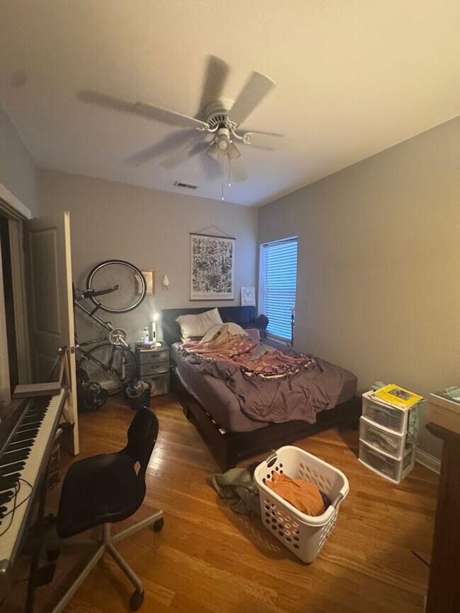 Photo - Beautiful 2 Bed / 2 Bath Apartment Available September 1st in Rogers Park!