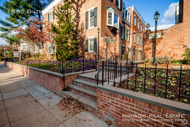 Building Photo - One-bedroom apartment with a classic feel ... Unit A