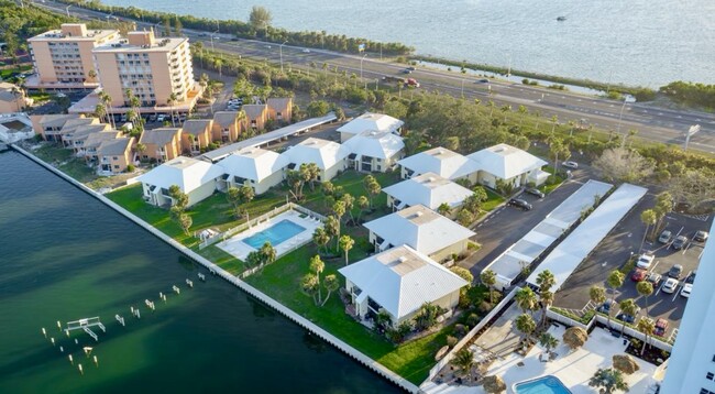 Building Photo - 7310 Sunshine Skyway Ln S Unit 114 Rental