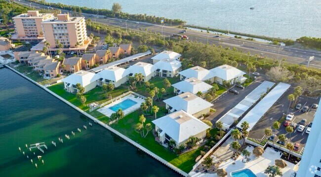 Building Photo - 7310 Sunshine Skyway Ln S Unit 114 Rental