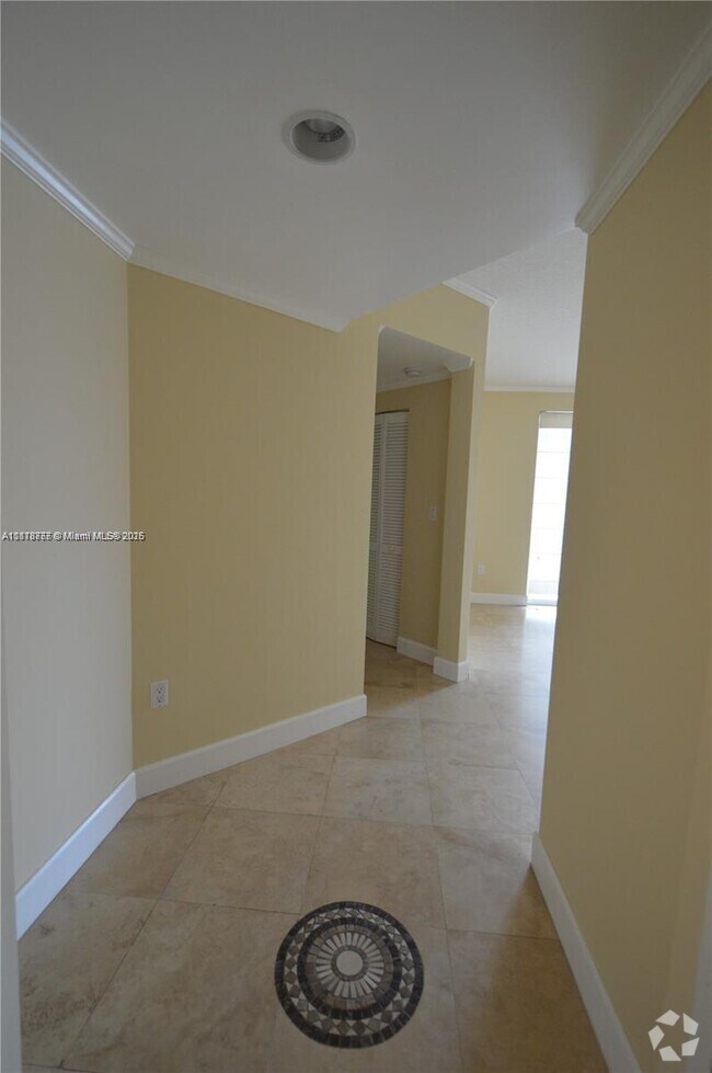 Building Photo - 7280 SW 90th St Unit 203 Rental
