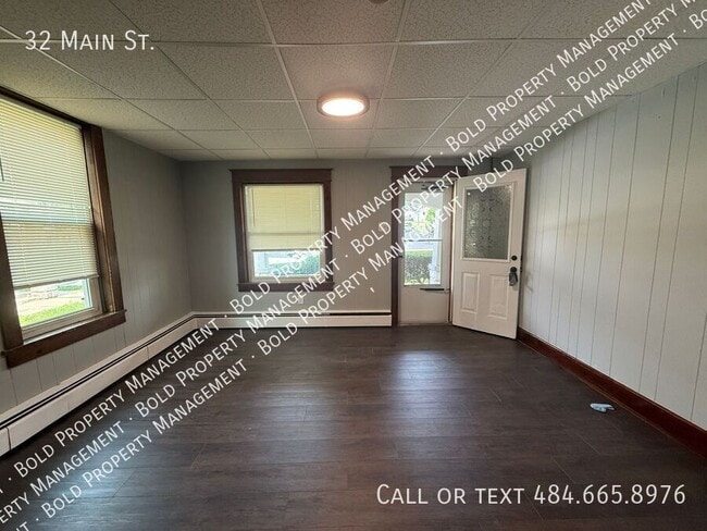 Photo - 32 E Main St