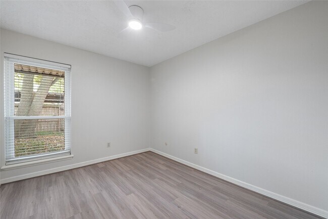 Photo - 11805 Southlake Dr