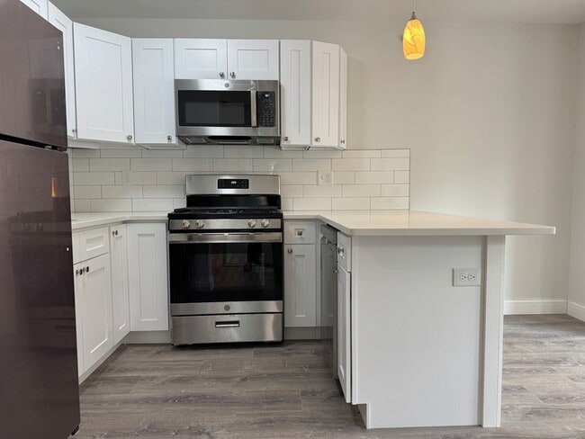 Photo - 1085 Whalley Ave