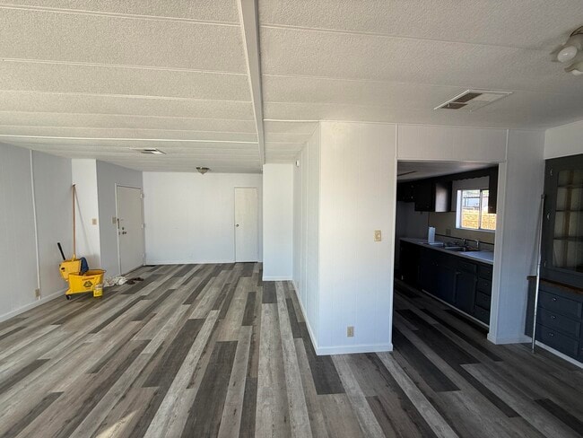 Photo - 64180 Thomas Ave