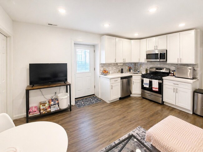 Building Photo - 370 5th St Unit 1