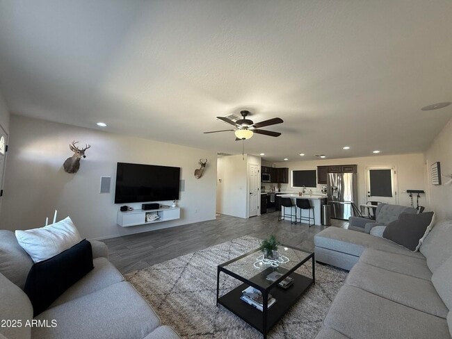 Photo - 726 S Johnson Rd