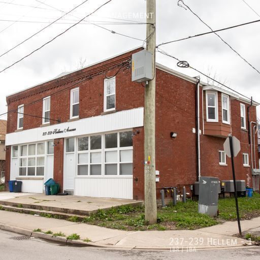 Building Photo - **ALL INCLUSIVE 1 Bedroom with Vaulted Ceiling. Unit 1