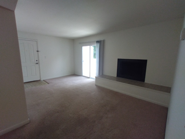 Building Photo - 600 Reusens Rd