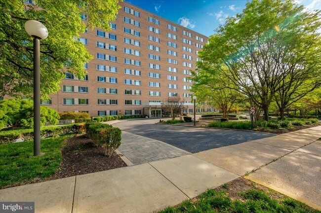 Building Photo - 1900 Lyttonsville Rd Unit 418 Rental