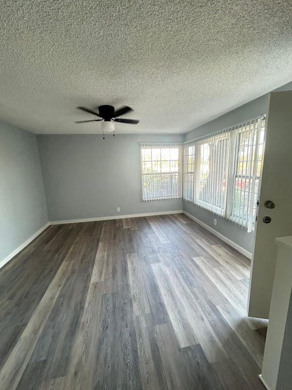 Photo - 317 1/2 Warren Lane Casa