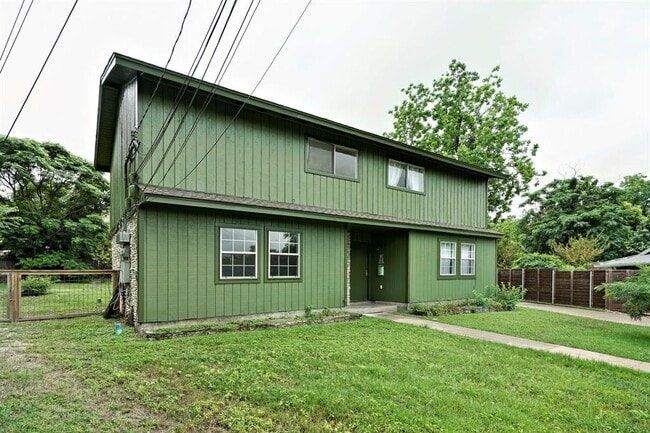 903 Aurora Cir