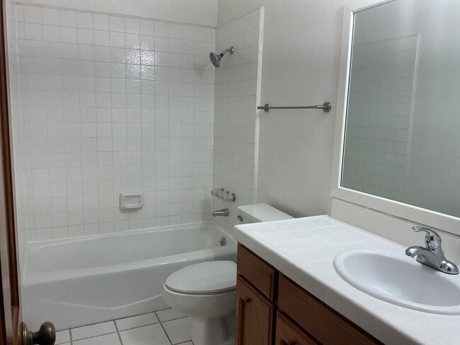 Photo - Los Caballeros #325 Unidad 325A