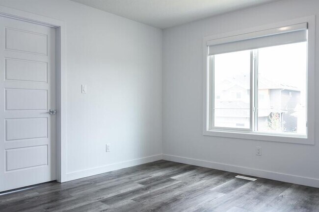 Photo - 6548-65175 175 Ave NW