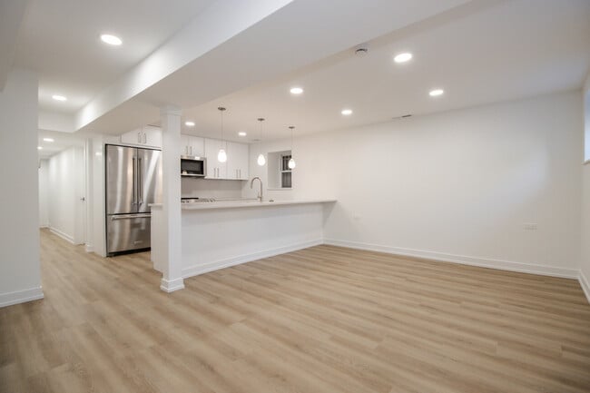 Photo - 1139 N Winchester Ave