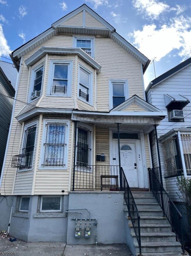 Building Photo - 308 Court St Rental