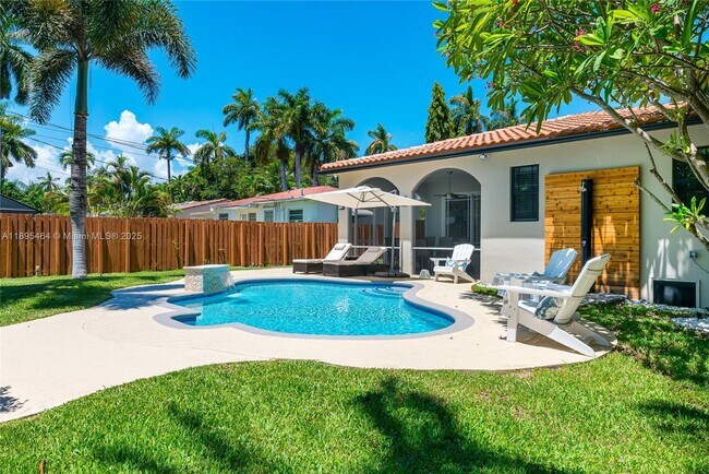 Building Photo - 1410 Mayo St