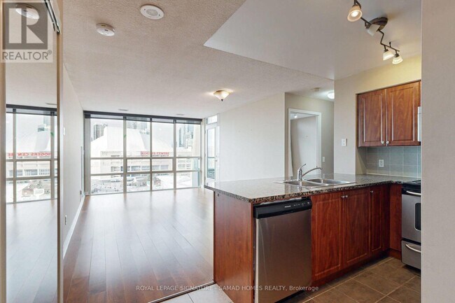 Photo - 51 Lower Simcoe St Unit 1915
