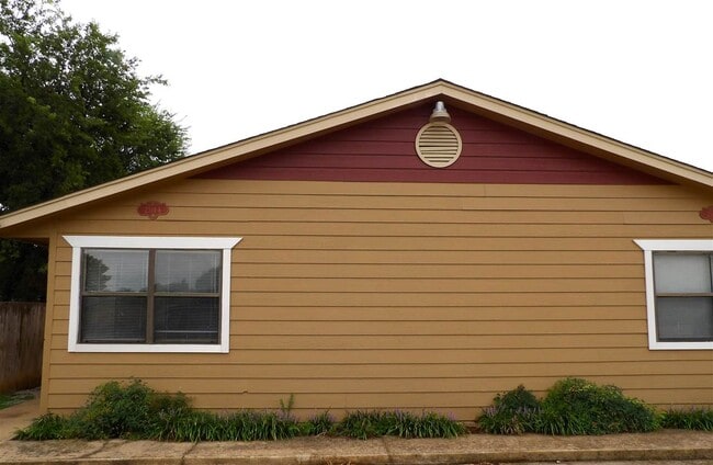 Building Photo - 2514 SW B Ave Rental