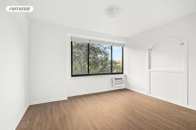 Photo - 372 Central Prk W