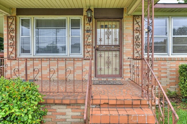 Photo - 116 E Walker St