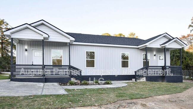 Building Photo - 2122 Circular Dr Unit B