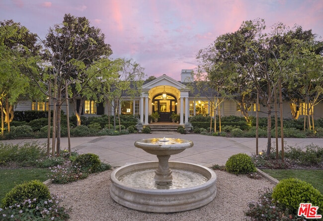 Building Photo - 2760 Sycamore Canyon Rd