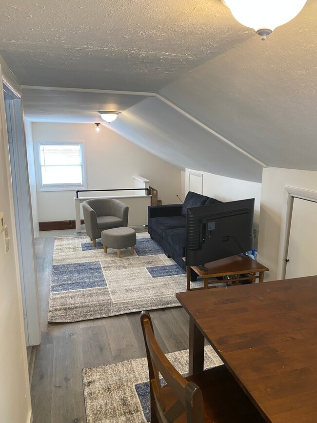 Photo - 1200 Front St