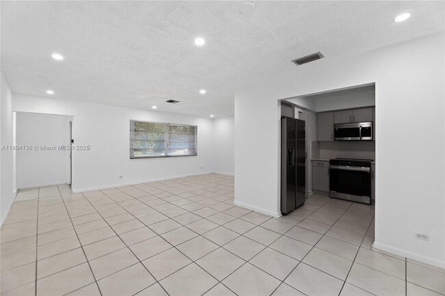Photo - 7001 NW 15th St