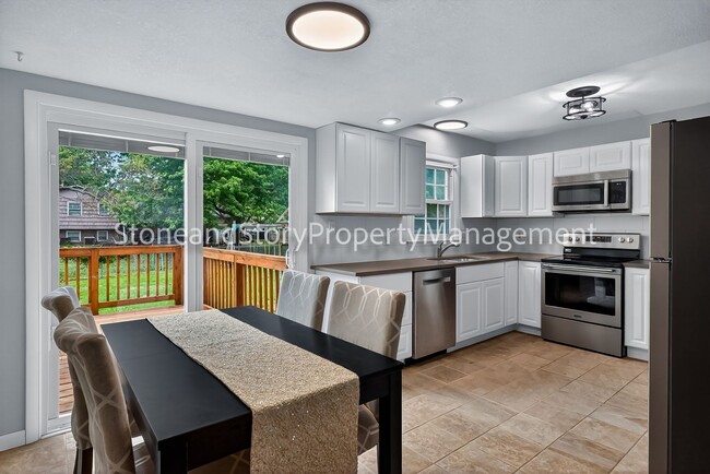 Photo - 4 bedroom 2 bath on quiet street in Briarwood