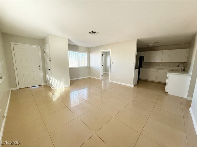 Photo - 2353 Exeter Dr Unit B