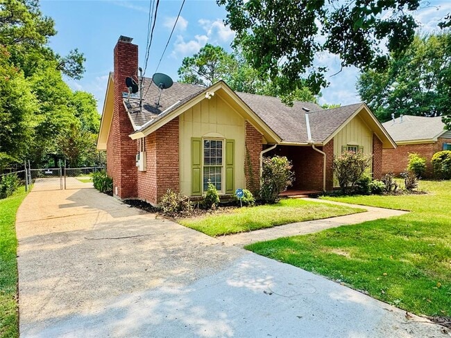 Photo - 2905 Willow Ln Dr