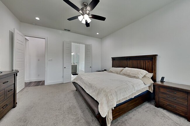 Photo - 1819 Bickers St