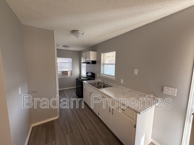 Photo - 1615 N Main St