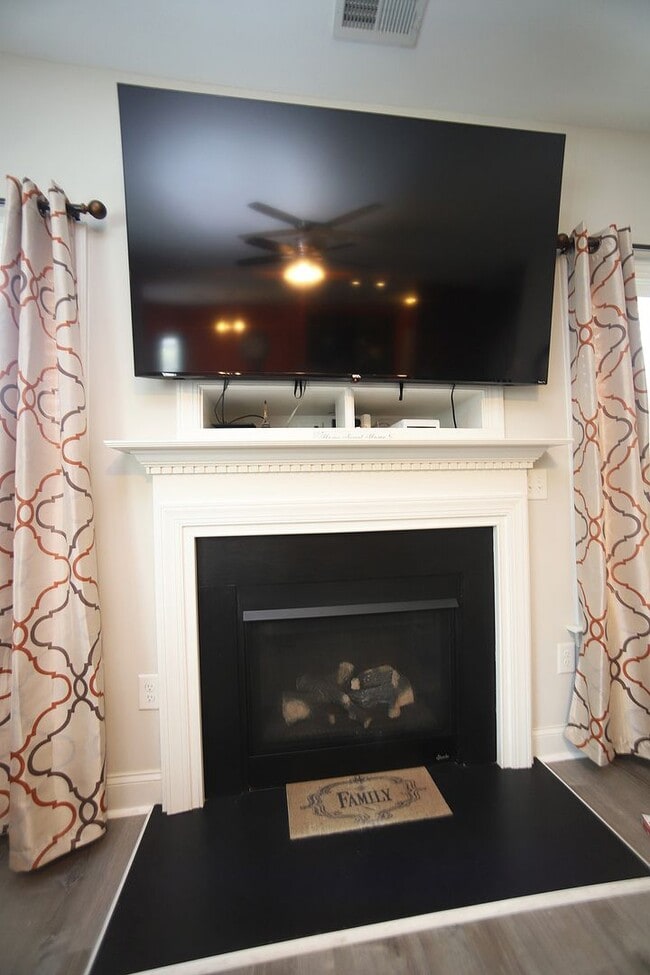 709 Lone Pine Loop