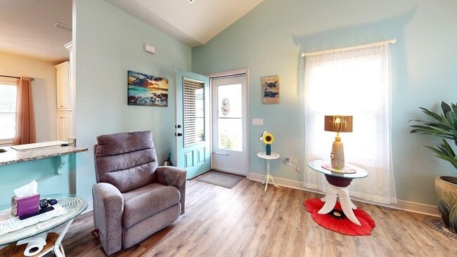 105 Saunders Cir