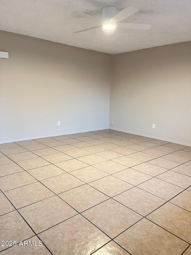 Building Photo - 6010 W Augusta Ave