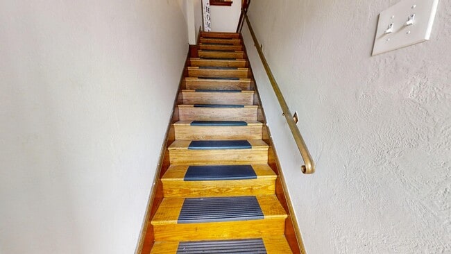 5816 Mardel Ave Unit 2nd Floor West