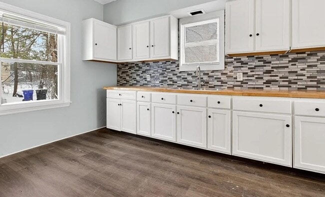 Photo - 9716 Sophia Ave