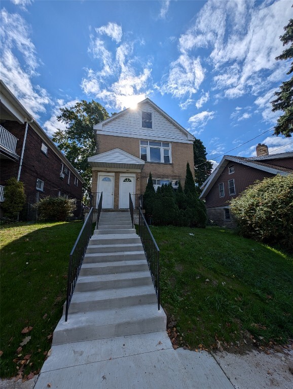 Photo - 639 W 5th St Townhome