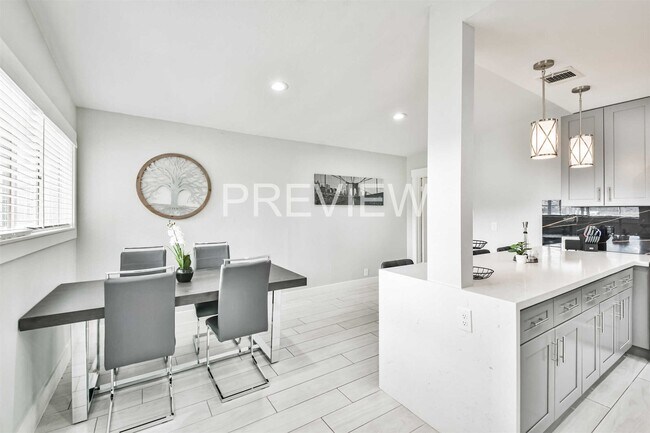 Photo - 7522 Dearborn St